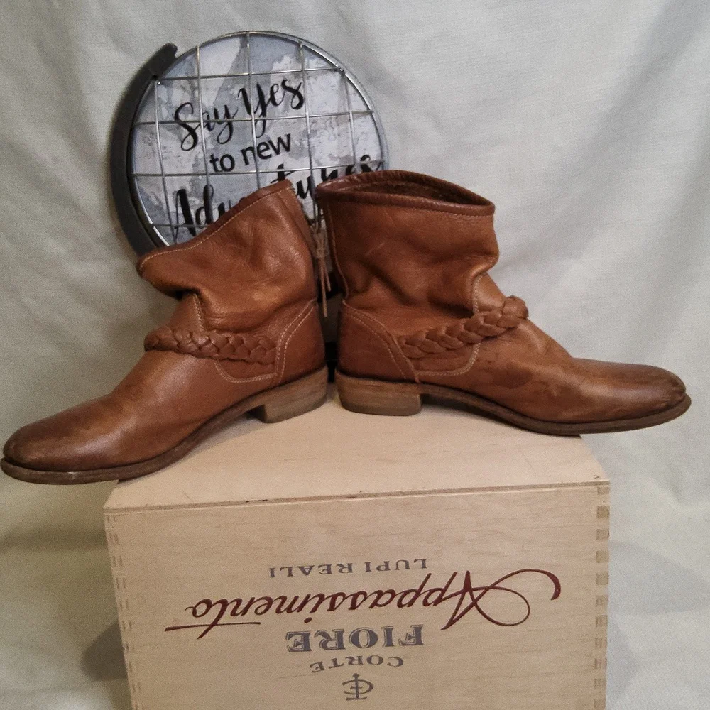 Blackstone brandy luggage leather pull on booties made in Indonesia 39 8 8.5 - Picture 5 of 6
